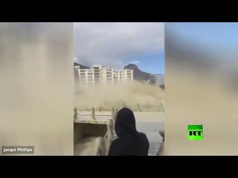 اليمن اليوم- شاهد: رغوة البحر تجتاح مدينة كيب تاون1710471/0