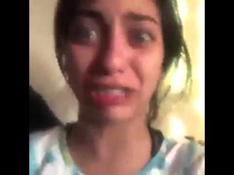 بالفيديو لحظة انهيار فتاة مغربية