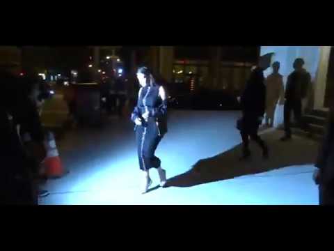 بالفيديو العُري يعيد كيم كاردشيان إلى الأضواء