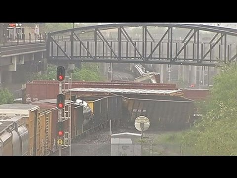 قلق في واشنطن إثر تسرُّب مواد سامة من قطار انحرف عن السِّكة