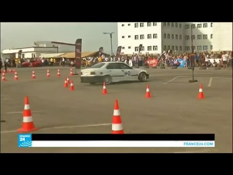 بالفيديو استعراض للسيارات الرياضية في العاصمة