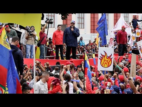 بالفيديو فينزويلا تجمع 185 مليون توقيع لإجراء استفتاء لإقالة مادورو