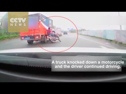 فيديو شاحنة تصدم دراجة نارية