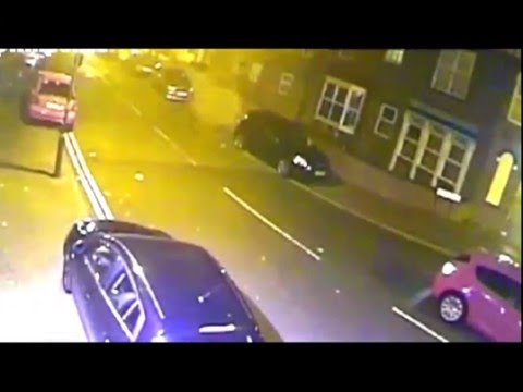 عامل يشعل النار في سيارة مديره