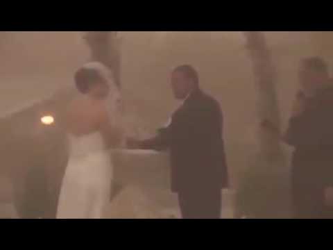 بالفيديو عاصفة ترابية تفاجئ عروسين