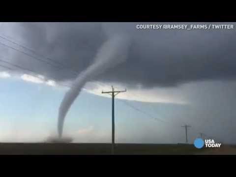 بالفيديو لحظات تكون إعصار مدمر غرب ولاية كنساس الأميركية