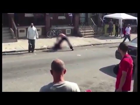 بالفيديو أميركية تتعرض للضرب لمدة 20 دقيقة فى الشارع