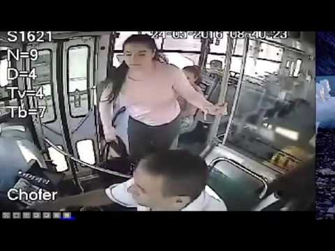 بالفيديوشاهد امرأة تعتدي على سائق حافلة بالضرب في المكسيك