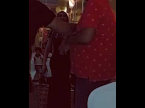 بالفيديو دنيا بطمة ترتدي فستانًا أنيقًا وترقص خليجي مع زوجها