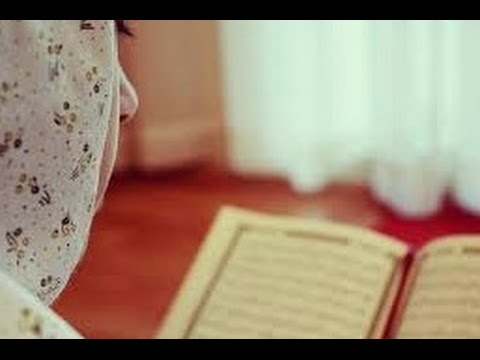 فيديو فتاة تقرأ القرآن بصوت عذب