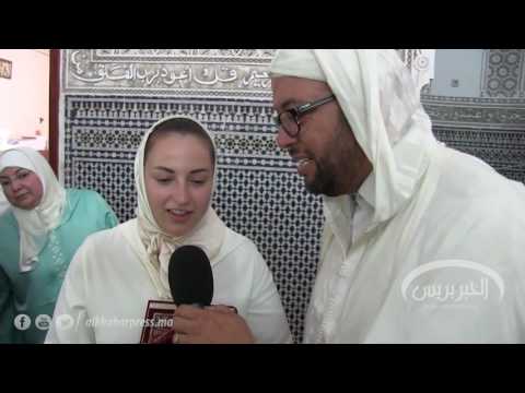 بالفيديو روسية تدرب المنتخب الوطني للسباحة تعلن إسلامها في مسجد إبراهيم الخليل