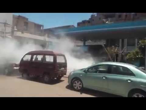 بالفيديو حريق دراجة بخارية في محيط محطة وقود