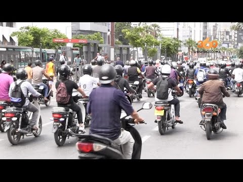 شاهد سائقو الدراجات النارية يحتجون على إجراءات التراخيص
