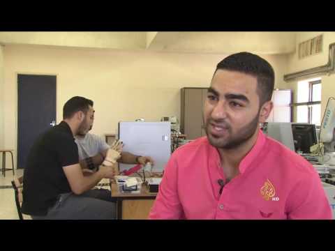 شاهد طلاب فلسطينيون يبتكرون نموذجًا ليد صناعية