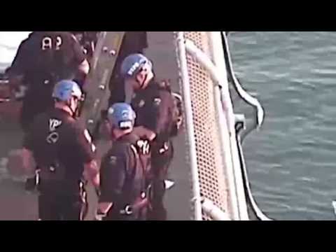 لحظة إنقاذ شاب حاول الانتحار من فوق جسر مانهاتن