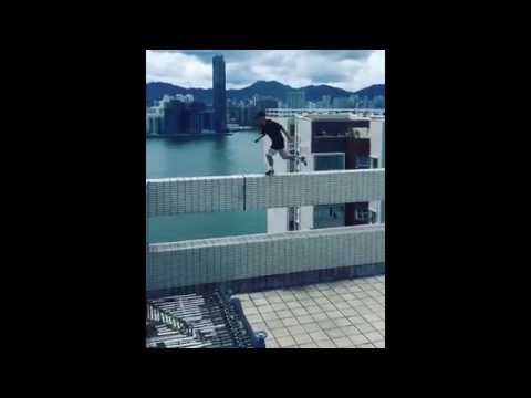 بالفيديو بريطاني يقفز من ناطحة سحاب في هونغ كونغ