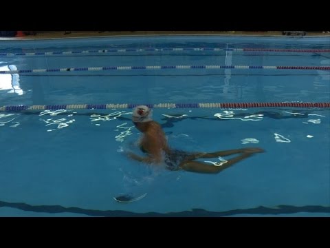 شاهد دانيا سباحة شابة تحلم بأن ترفع علم ليبيا في أولمبياد ريو