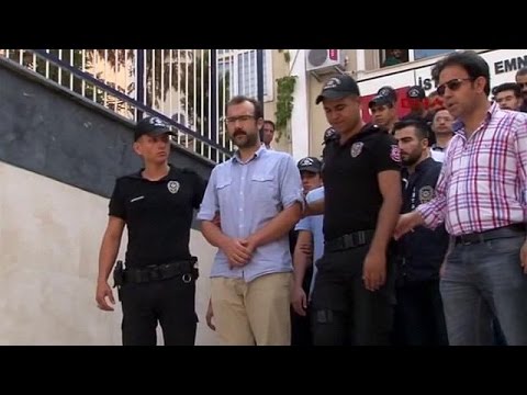 بالفيديو عشرون صحفيا يمتثلون أمام المحكمة في تركيا