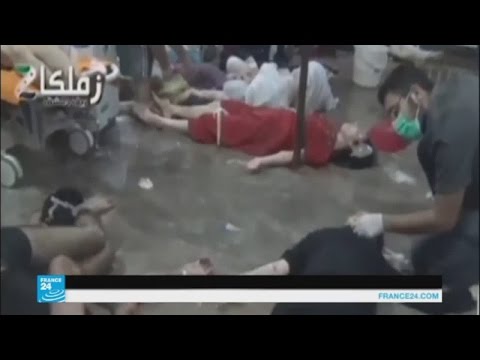 بالفيديو الدفاع المدني السوري يُؤكّد إلقاء عبوات غاز سام على سراقب في إدلب