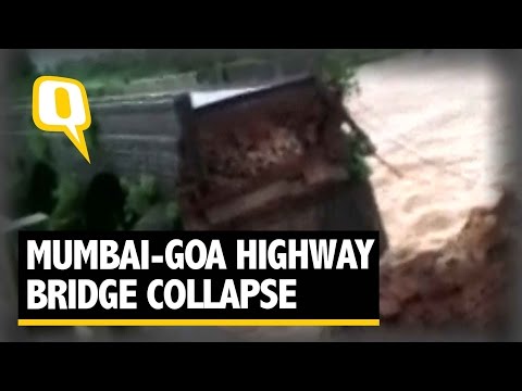 الأمطار الغزيرة تتسبب فى انهيار جسر تاريخي في الهند