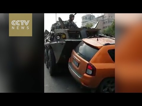 فيديو دبَّابة عسكرية تصدم سيارة ملاكي