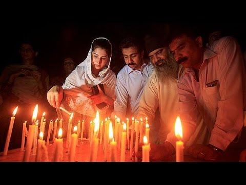 بالفيديو غضب في باكستان عقب اعتداء كويتا الانتحاري