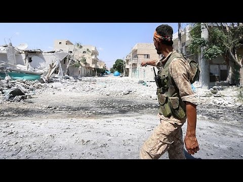 بالفيديو  تعزيزات عسكرية للنظام والمعارضة استعدادًا لمعركة حلب