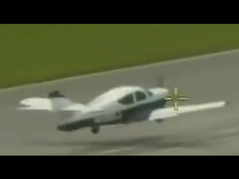 بالفيديو طائرة تهبط اضطراريا زحفًا على العشب