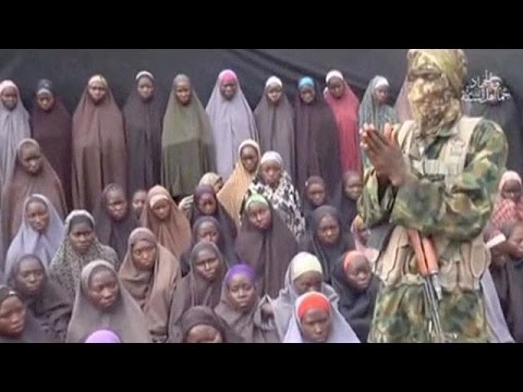بالفيديو  أهالي تلميذات خطفن قبل عامين في نيجريا يناشدون الحكومة التحرك لانقاذهن في نيجريا