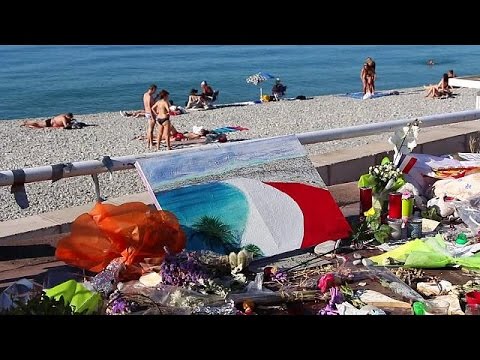 بالفيديو 45 مصابا في تدافع وفوضى سببها صوت الألعاب النارية جنوب فرنسا