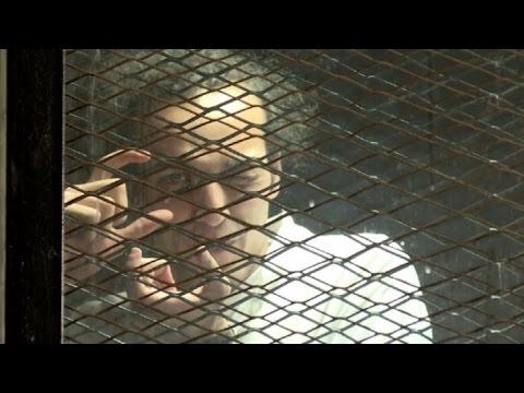 بالفيديو مصور صحافي مصري يشعر بانه منسي في السجن منذ ثلاث سنوات