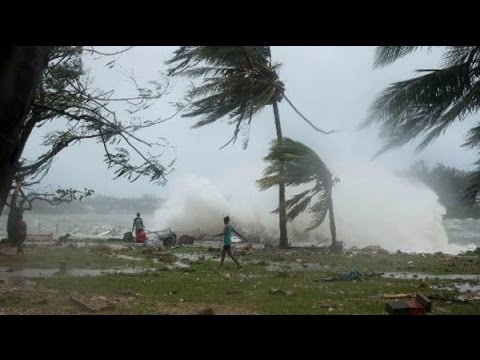 بالفيديو مشاهد مروعة من اعصار هيرمين في ولاية فلوريدا