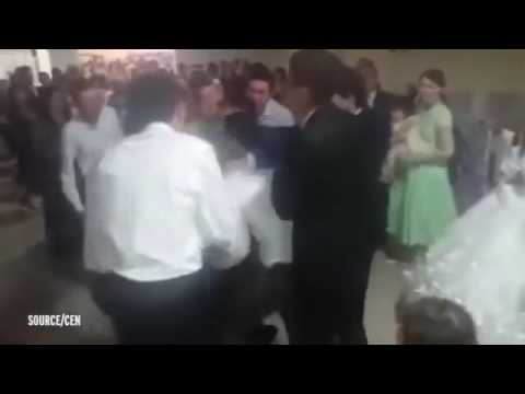 بالفيديو سقوط مؤلم للعريس أثناء قذفه في الهواء