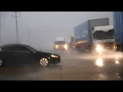 بالفيديو شاهد لقطات من العاصفة الرعدية في مكة المكرمة