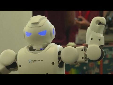 بالفيديو روبوتات المنازل  نجمة معرض إيفا لعام 2016
