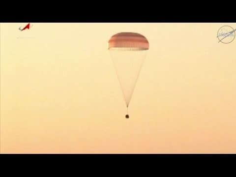 بالفيديو شاهد لحظات هبوط مركبة سويوز بنجاح على الأرض