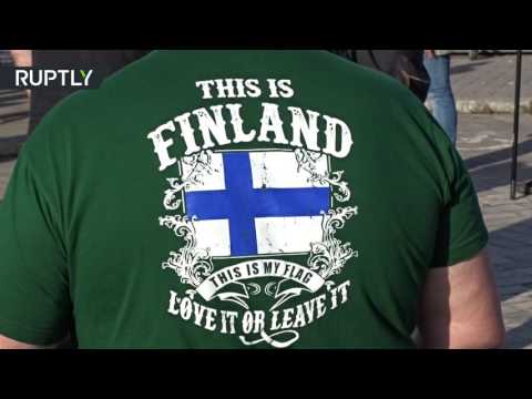المئات يتظاهرون ضد الإسلام وسياسة اللاجئين الأوروبية في فنلندا