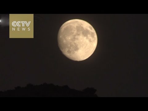 بالفيديو ارتفاع قمر ليلة منتصف الخريف على حدود الصين