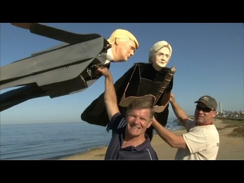 بالفيديو مجسما هيلاري الساحرة و ترامب الثري يطيران في سماء كاليفورنيا