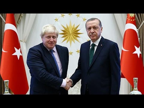 شاهد بوريس جونسون وزير الخارجية البريطاني يزور تركيا