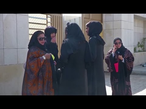 بالفيديو عريضة تطالب بمعاملة السعوديات كمواطنات كاملات ومسؤولات عن قراراتهن
