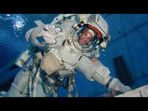 تجربة الغوص استعدادا لمهمة في الفضاء