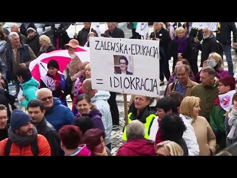 احتجاجات في بولندا ضد محاولات إصلاح النظام التربوي