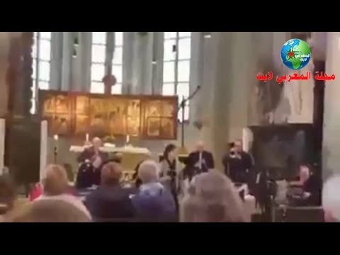 شاهد مسيحيون ينشدون طلع البدر علينا