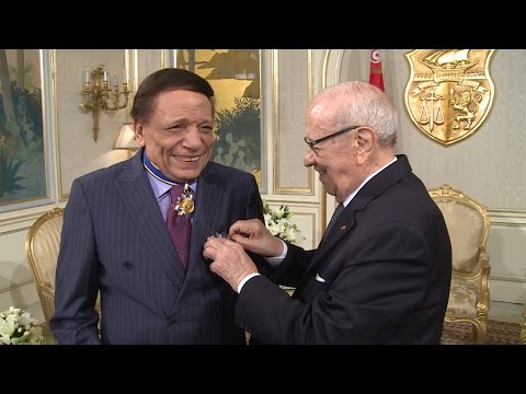 الرئيس السبسي يمنح الفنان المصري عادل إمام أرفع وسام للثقافة في تونس