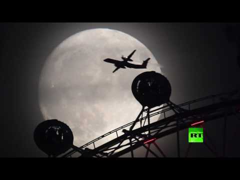 بالفيديو مشاهد رائعة ترصد القمر العملاق حول العالم