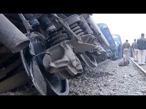 بالفيديو  مقتل 91 شخصا على الأقل إثر خروج قطارعن سكته في الهند