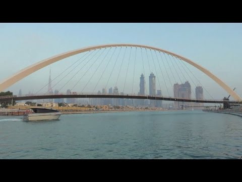 شاهد مشروع قناة دبي المائية يعطي زخمًا جديدًا للسياحة والتجارة