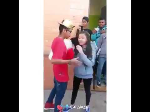شاهد طالب ثانوي يطلب يد زميلته في المدرسة