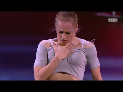 بالفيديو فتاة تدهش لجنة تحكيم أحد برامج الرقص في روسيا